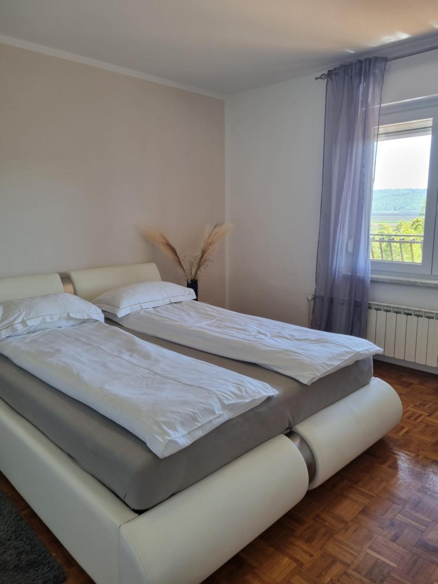 Apartments Villa Bazilika Secovlje Bilik gambar