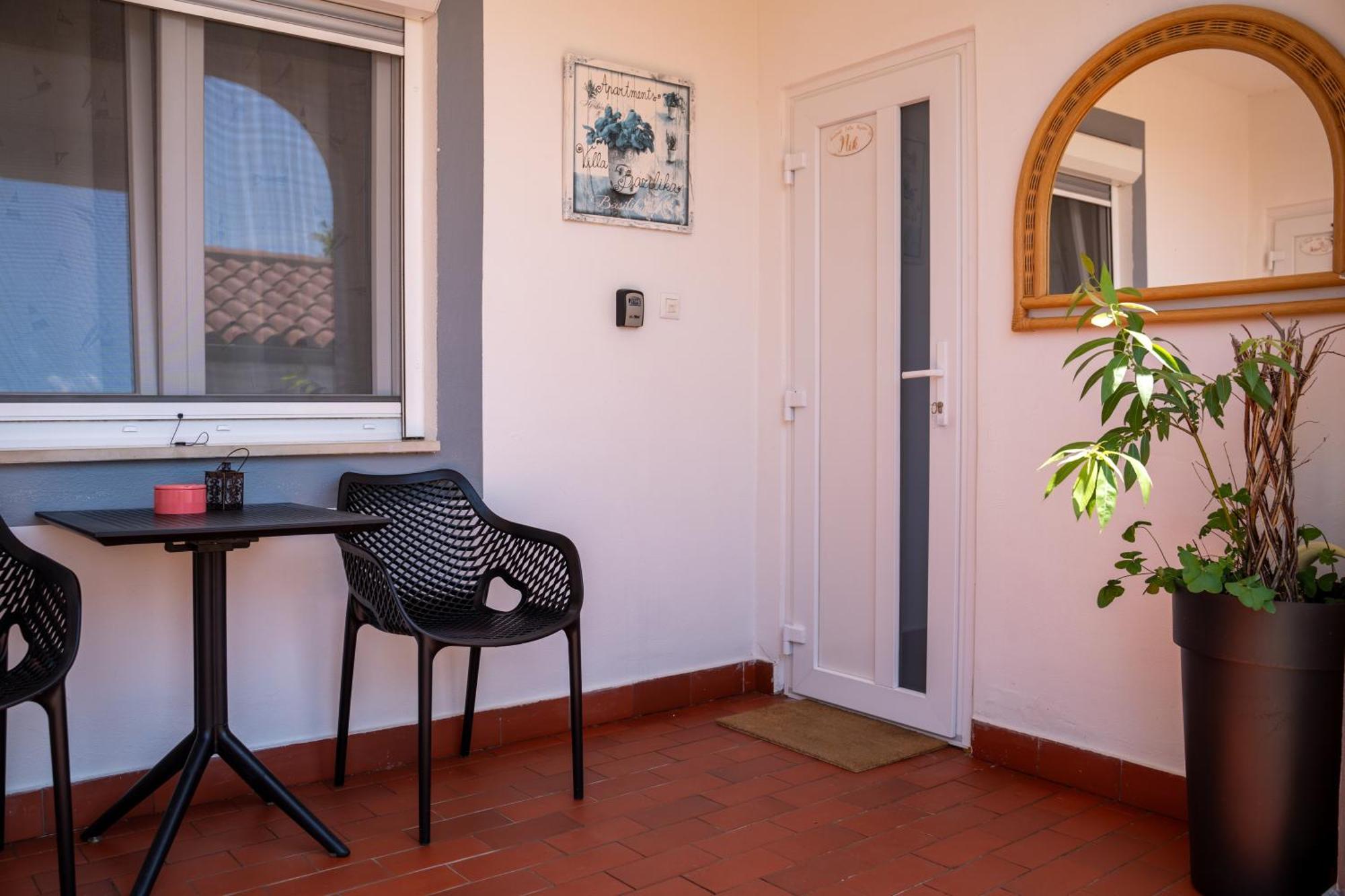 Apartments Villa Bazilika Secovlje Bilik gambar